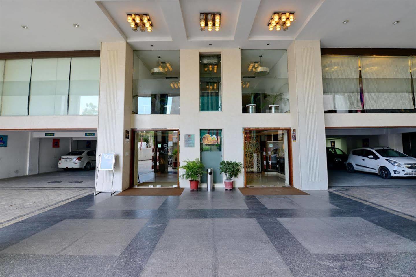 Hotel Prem Plaza Karnāl Exterior foto